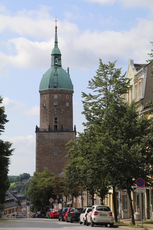 Travelnews.lv apmeklē vienīgo Eiropas ģimeni, kura pastāvīgi dzīvo Annabergas-Buholcas baznīcas tornī 42 metru augstumā Travelnews.lv apmeklē vienīgo Eiropas ģimeni, kura pastāvīgi dzīvo Annabergas-Buholcas baznīcas tornī 42 metru augstumā 304579