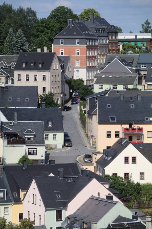 Travelnews.lv apmeklē vienīgo Eiropas ģimeni, kura pastāvīgi dzīvo Annabergas-Buholcas baznīcas tornī 42 metru augstumā Travelnews.lv apmeklē vienīgo Eiropas ģimeni, kura pastāvīgi dzīvo Annabergas-Buholcas baznīcas tornī 42 metru augstumā 304611