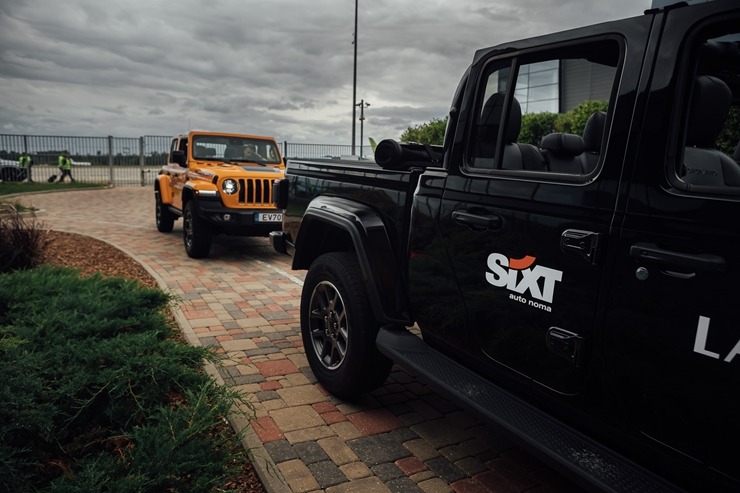 Auto noma «Sixt Latvija» ar eksluzīviem spēkratiem sagaida mājās zelta olimpiešus 304870