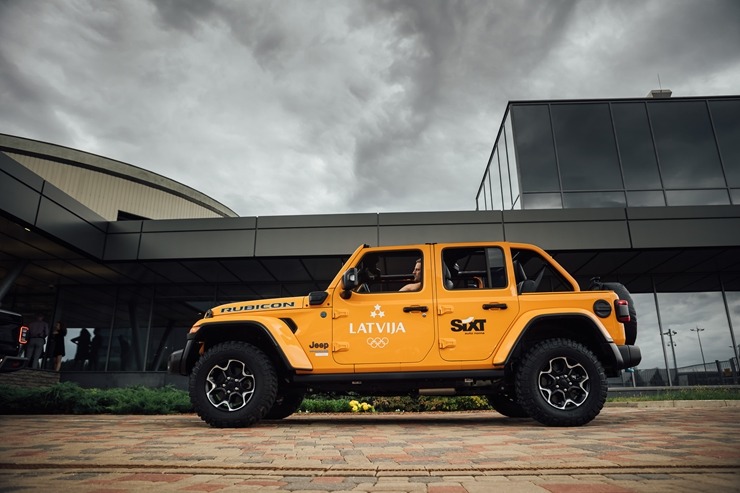Auto noma «Sixt Latvija» ar eksluzīviem spēkratiem sagaida mājās zelta olimpiešus 304864