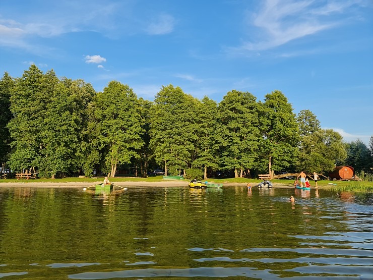 Travelnews.lv izbauda Krāslavas novada viesmīlību, kempingu «Siveri», 1500 lelles un Pauliņa keramiku Travelnews.lv izbauda Krāslavas novada viesmīlību, kempingu «Siveri», 1500 lelles un Pauliņa keramiku 304974