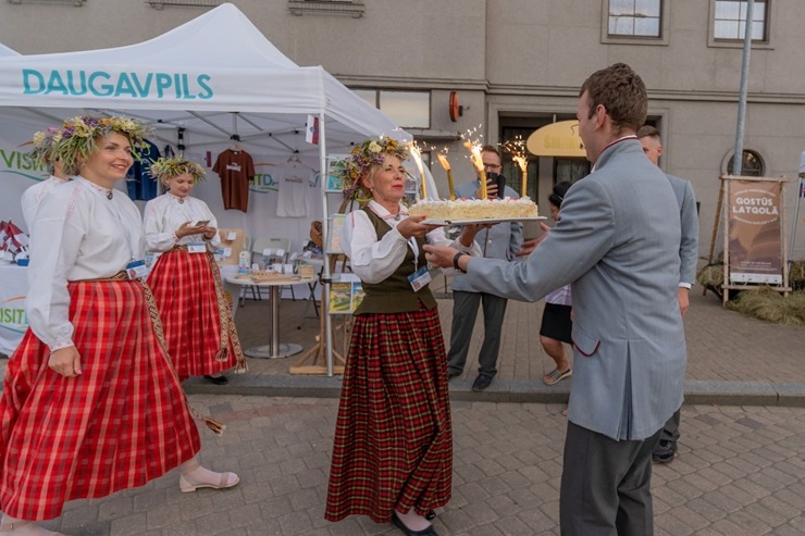 Daugavpilī norisinājās viens no spilgtākajiem šīs vasaras notikumiem - akcija «Gostūs Latgolā» 305024