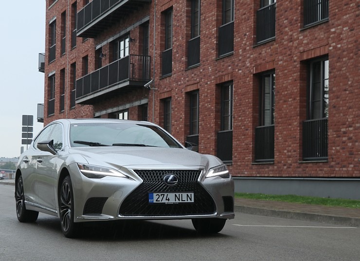 Travelnews.lv apceļo Latviju ar jauno piektās paaudzes «Lexus LS 500h AWD», kas maksā 145 000 eiro Travelnews.lv apceļo Latviju ar jauno piektās paaudzes «Lexus LS 500h AWD», kas maksā 145 000 eiro 305340
