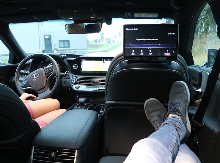 Travelnews.lv apceļo Latviju ar jauno piektās paaudzes «Lexus LS 500h AWD», kas maksā 145 000 eiro Travelnews.lv apceļo Latviju ar jauno piektās paaudzes «Lexus LS 500h AWD», kas maksā 145 000 eiro 305354