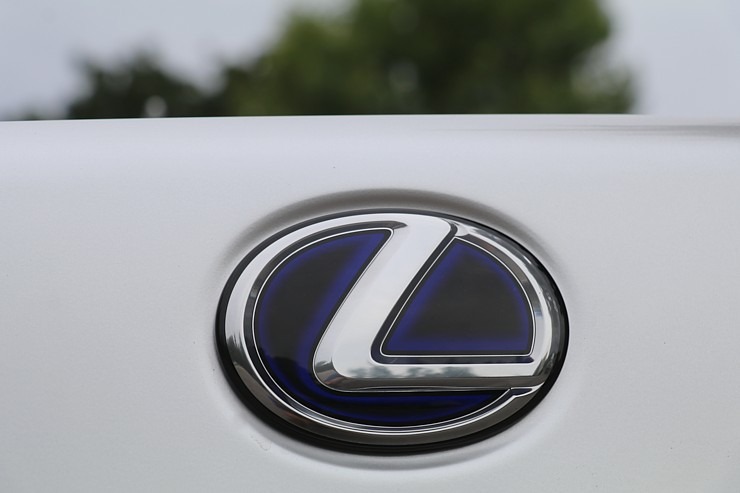 Travelnews.lv apceļo Latviju ar jauno piektās paaudzes «Lexus LS 500h AWD», kas maksā 145 000 eiro 305360
