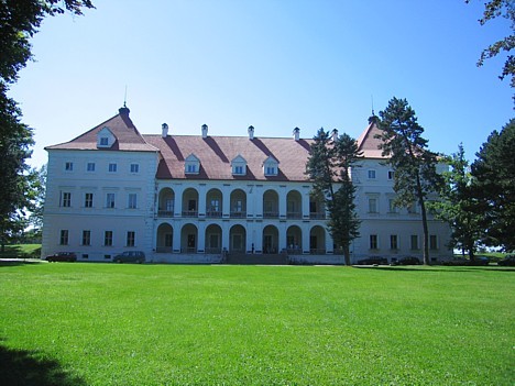 Muzejs ir dibināts 1928.gadā, bet 1989.gadā par godu pilsētas 400 gadu jubilejai, tas tika pārcelts uz restaurēto Biržas cietokšņa pili Muzejs ir dibināts 1928.gadā, bet 1989.gadā par godu pilsētas 400 gadu jubilejai, tas tika pārcelts uz restaurēto Biržas cietokšņa pili 16423