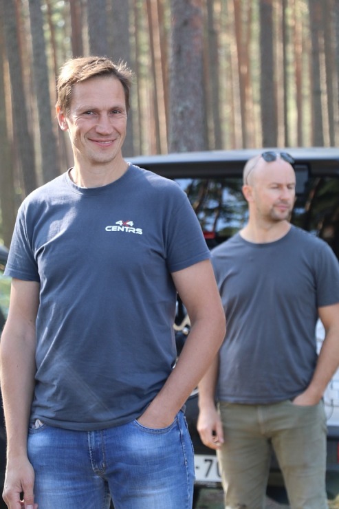 Travelnews.lv kopā ar autodīleri «Autobrava» Latvijas bezceļos izdzen jaunos «Jeep» spēkratus 305736