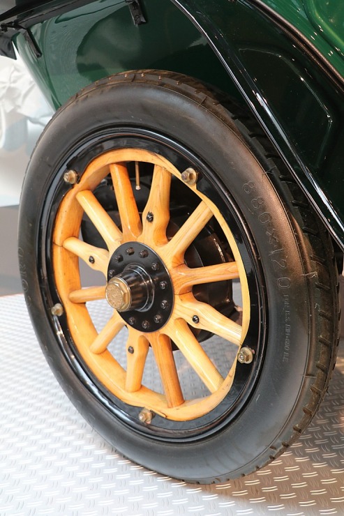Te, Cvikavā, dzima zīmols «Audi», bet par to «August Horch Museum Zwickau» 305753