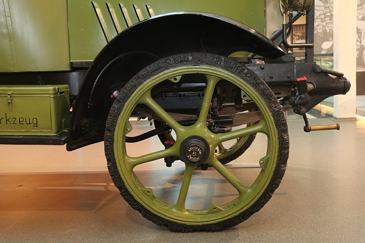 Te, Cvikavā, dzima zīmols «Audi», bet par to «August Horch Museum Zwickau» 305754
