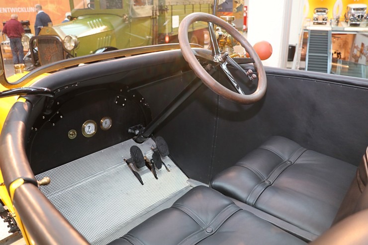 Te, Cvikavā, dzima zīmols «Audi», bet par to «August Horch Museum Zwickau» 305755