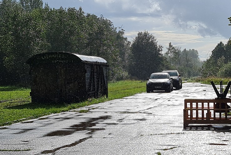Ar elektrisko «Porsche Taycan Cross Turismo» apciemojam «Glamp Camp Ērgļi» un pop-up restorānu «Ērgļu stacija» Ar elektrisko «Porsche Taycan Cross Turismo» apciemojam «Glamp Camp Ērgļi» un pop-up restorānu «Ērgļu stacija» 306119