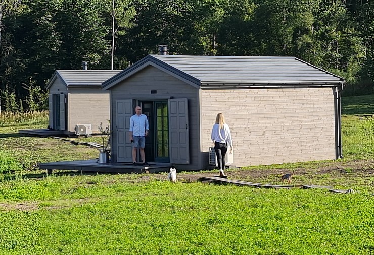 Ar elektrisko «Porsche Taycan Cross Turismo» apciemojam «Glamp Camp Ērgļi» un pop-up restorānu «Ērgļu stacija» Ar elektrisko «Porsche Taycan Cross Turismo» apciemojam «Glamp Camp Ērgļi» un pop-up restorānu «Ērgļu stacija» 306121