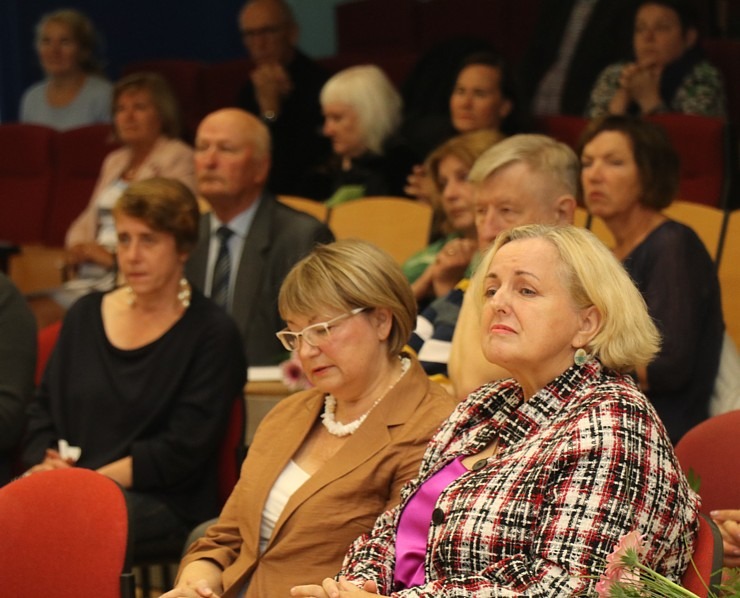 Biznesa augstskolā «Turība» tiek prezentēta nopietna un apjomīga grāmata «Tūrisms Latvijā cauri gadsimtiem» Biznesa augstskolā «Turība» tiek prezentēta nopietna un apjomīga grāmata «Tūrisms Latvijā cauri gadsimtiem» 306261