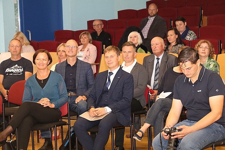 Biznesa augstskolā «Turība» tiek prezentēta nopietna un apjomīga grāmata «Tūrisms Latvijā cauri gadsimtiem» Biznesa augstskolā «Turība» tiek prezentēta nopietna un apjomīga grāmata «Tūrisms Latvijā cauri gadsimtiem» 306264