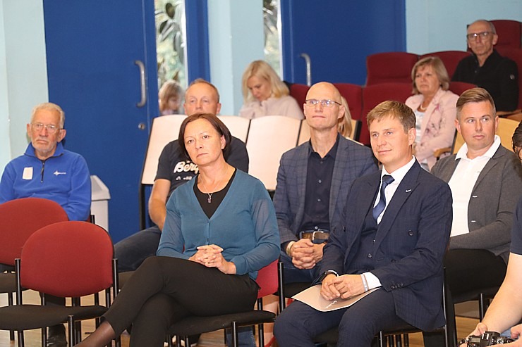 Biznesa augstskolā «Turība» tiek prezentēta nopietna un apjomīga grāmata «Tūrisms Latvijā cauri gadsimtiem» Biznesa augstskolā «Turība» tiek prezentēta nopietna un apjomīga grāmata «Tūrisms Latvijā cauri gadsimtiem» 306245