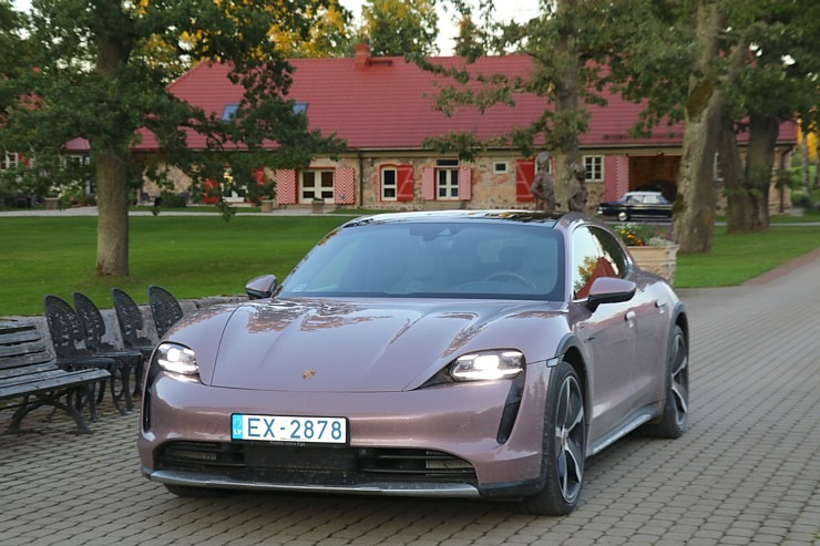 Ar elektrisko «Porsche Taycan 4S Cross Turismo» uz kafijas pauzi apciemojam Rankas muižu 306377