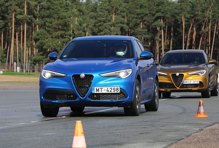 Travelnews.lv Biķernieku trasē joņo ar 510 zirgspēku «Alfa Romeo Stelvio Quadrifoglio» no «Autobrava» 306587