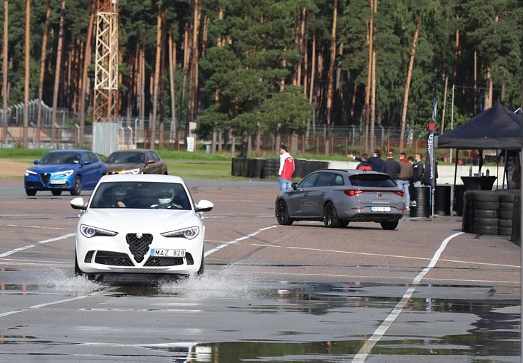 Travelnews.lv Biķernieku trasē joņo ar 510 zirgspēku «Alfa Romeo Stelvio Quadrifoglio» no «Autobrava» Travelnews.lv Biķernieku trasē joņo ar 510 zirgspēku «Alfa Romeo Stelvio Quadrifoglio» no «Autobrava» 306590