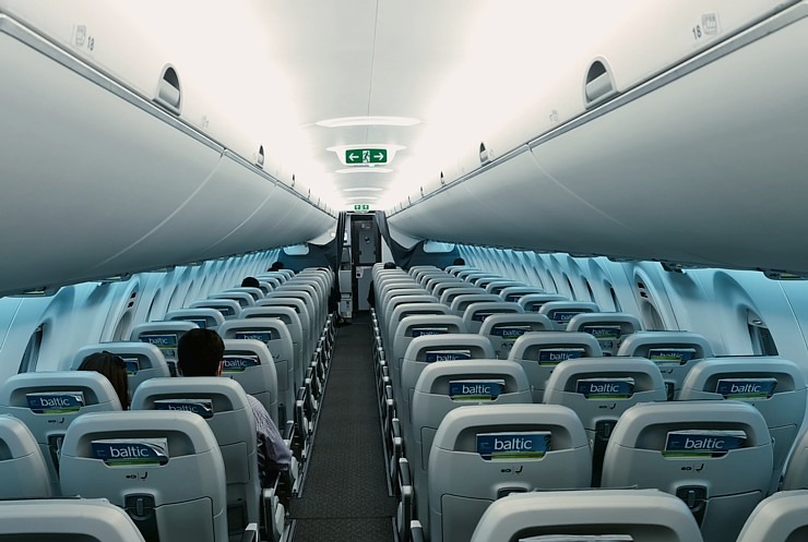 Travelnews.lv lido ar «airBaltic» no Rīgas uz Tallinu caur Helsinkiem biezās miglas dēļ 306907