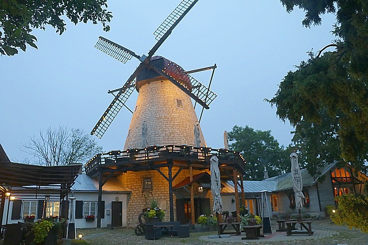 Travelnews.lv izbauda Kuresāres slavenā dzirnavu restorāna «Saaremaa Veski» ēdienkarti 307659