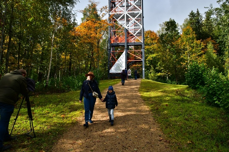 Skatu torņu apceļotājiem jauns tūrisma objekts - Taborkalna skatu torņis Jēkabpils novadā. Foto: Jekabpils.lv Skatu torņu apceļotājiem jauns tūrisma objekts - Taborkalna skatu torņis Jēkabpils novadā. Foto: Jekabpils.lv 307875