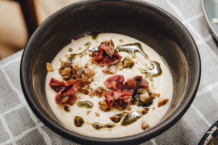Latgalieši projekta «Local foods» ietvaros klātienē iepazīst Tomasa Godiņa pavārmākslu. Foto: Inga Pudnika-Skerškāne Latgalieši projekta «Local foods» ietvaros klātienē iepazīst Tomasa Godiņa pavārmākslu. Foto: Inga Pudnika-Skerškāne 308829