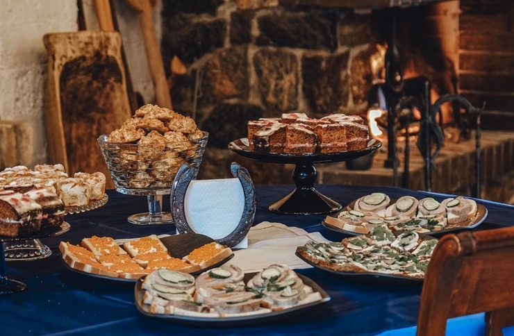 Latgalieši projekta «Local foods» ietvaros klātienē iepazīst Tomasa Godiņa pavārmākslu. Foto: Inga Pudnika-Skerškāne Latgalieši projekta «Local foods» ietvaros klātienē iepazīst Tomasa Godiņa pavārmākslu. Foto: Inga Pudnika-Skerškāne 308835