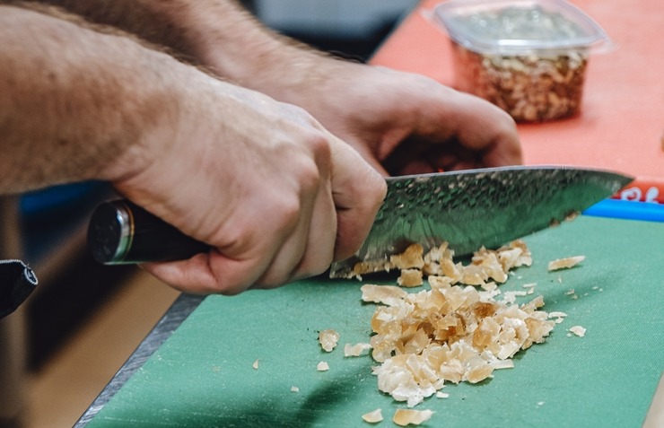 Latgalieši projekta «Local foods» ietvaros klātienē iepazīst Tomasa Godiņa pavārmākslu. Foto: Inga Pudnika-Skerškāne Latgalieši projekta «Local foods» ietvaros klātienē iepazīst Tomasa Godiņa pavārmākslu. Foto: Inga Pudnika-Skerškāne 308822