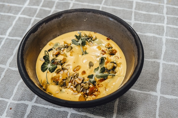 Latgalieši projekta «Local foods» ietvaros klātienē iepazīst Tomasa Godiņa pavārmākslu. Foto: Inga Pudnika-Skerškāne Latgalieši projekta «Local foods» ietvaros klātienē iepazīst Tomasa Godiņa pavārmākslu. Foto: Inga Pudnika-Skerškāne 308823