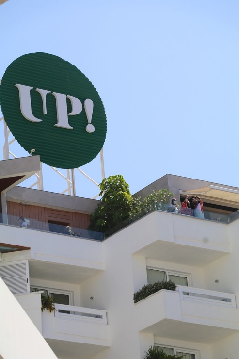 Tenerifes luksus viesnīcas «Hotel Vulcano» viesi izbauda mākslinieku priekšnesumus 308959