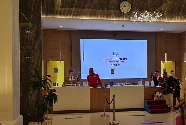 Iepazīstam ģimeņu laimīgāko viesnīcu «Fantasia Bahia Principe Tenerife» un tās priekšnesumus 308986