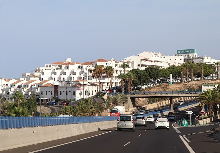 Travelnews.lv ar ekskursiju autobusu apbrauc apkārt Tenerifes salai un izbauda ceļu infrastruktūru Travelnews.lv ar ekskursiju autobusu apbrauc apkārt Tenerifes salai un izbauda ceļu infrastruktūru 309610
