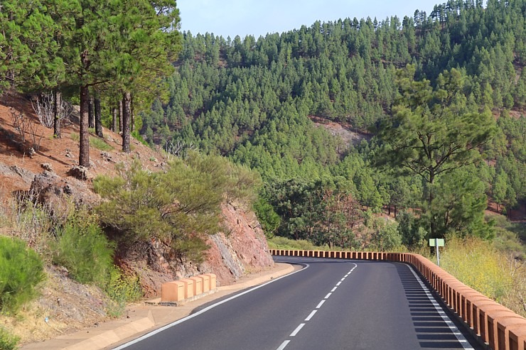 Travelnews.lv ar ekskursiju autobusu apbrauc apkārt Tenerifes salai un izbauda ceļu infrastruktūru Travelnews.lv ar ekskursiju autobusu apbrauc apkārt Tenerifes salai un izbauda ceļu infrastruktūru 309616