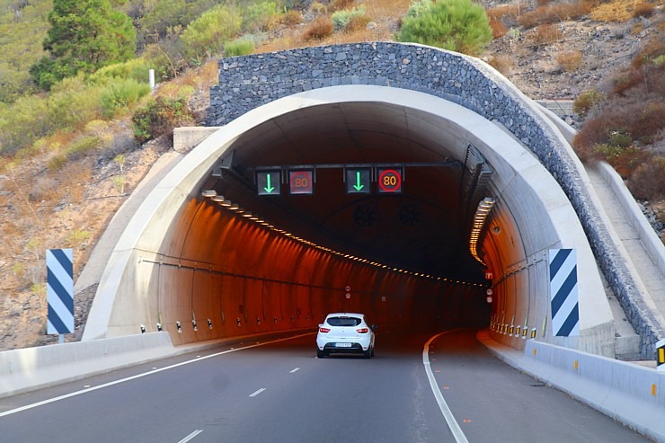 Travelnews.lv ar ekskursiju autobusu apbrauc apkārt Tenerifes salai un izbauda ceļu infrastruktūru Travelnews.lv ar ekskursiju autobusu apbrauc apkārt Tenerifes salai un izbauda ceļu infrastruktūru 309602