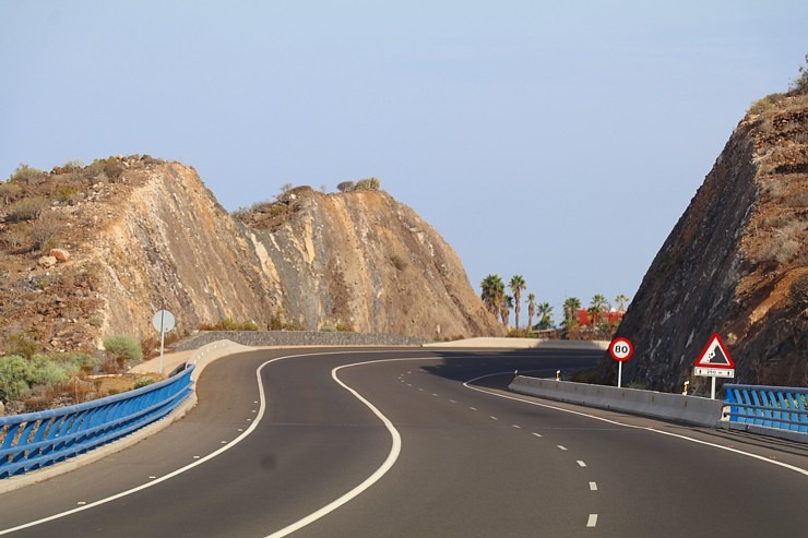 Travelnews.lv ar ekskursiju autobusu apbrauc apkārt Tenerifes salai un izbauda ceļu infrastruktūru Travelnews.lv ar ekskursiju autobusu apbrauc apkārt Tenerifes salai un izbauda ceļu infrastruktūru 309603