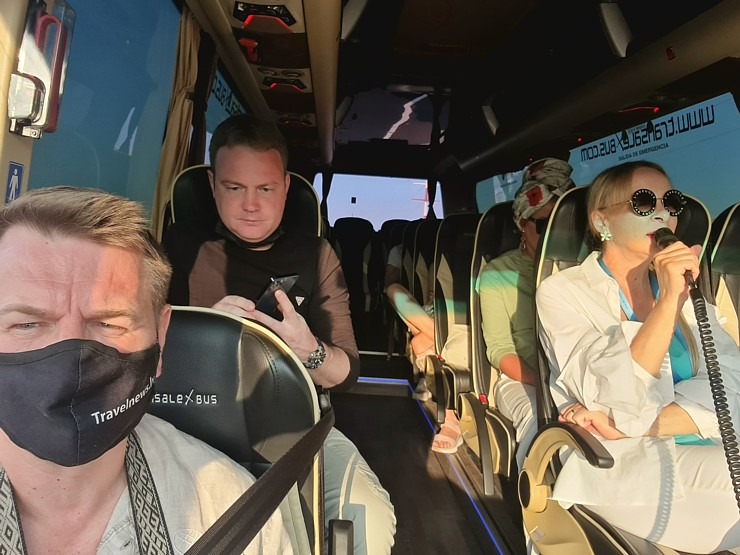 Travelnews.lv ar ekskursiju autobusu apbrauc apkārt Tenerifes salai un izbauda ceļu infrastruktūru Travelnews.lv ar ekskursiju autobusu apbrauc apkārt Tenerifes salai un izbauda ceļu infrastruktūru 309634