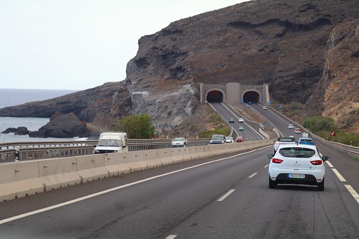 Travelnews.lv ar ekskursiju autobusu apbrauc apkārt Tenerifes salai un izbauda ceļu infrastruktūru Travelnews.lv ar ekskursiju autobusu apbrauc apkārt Tenerifes salai un izbauda ceļu infrastruktūru 309637