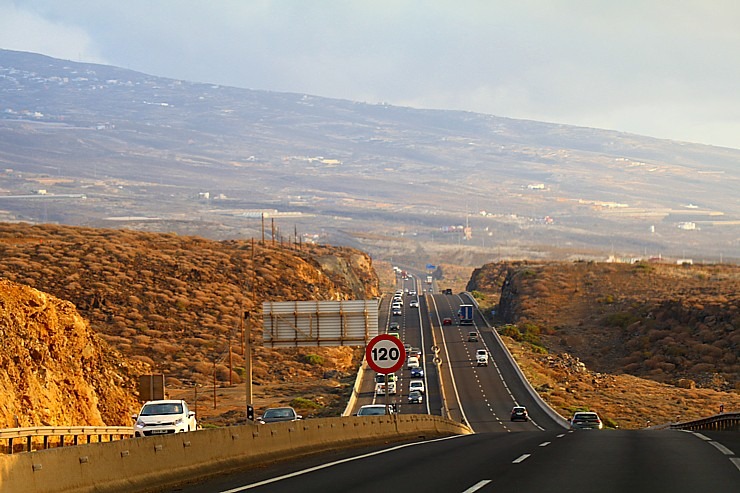 Travelnews.lv ar ekskursiju autobusu apbrauc apkārt Tenerifes salai un izbauda ceļu infrastruktūru Travelnews.lv ar ekskursiju autobusu apbrauc apkārt Tenerifes salai un izbauda ceļu infrastruktūru 309605