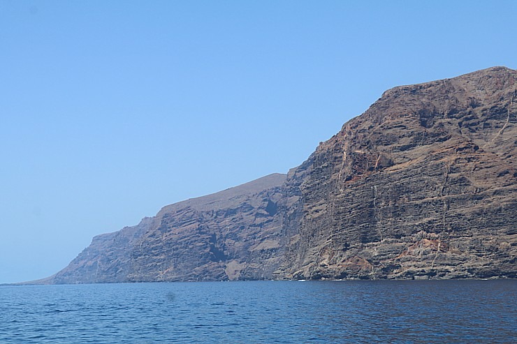 Travelnews.lv ar katamarānu dodas Atlantijas okeānā gar Tenerifes salas piekrasti 309675