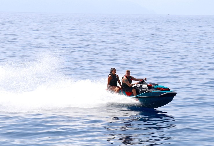 Travelnews.lv ar katamarānu dodas Atlantijas okeānā gar Tenerifes salas piekrasti 309677