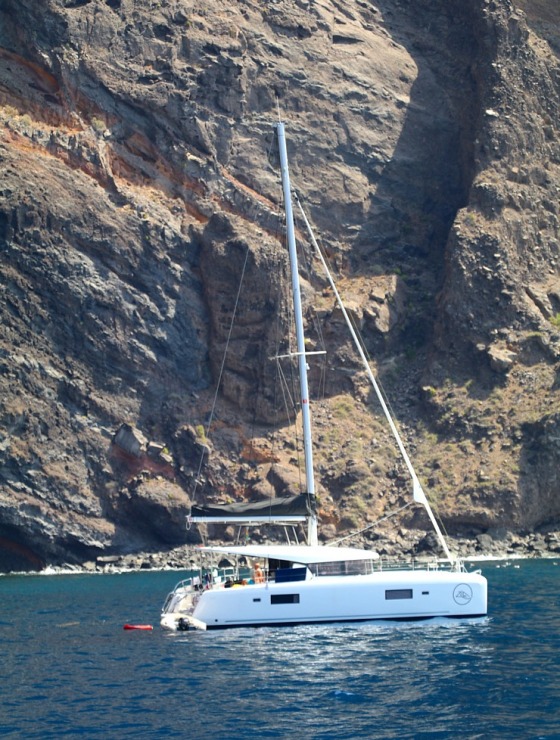 Travelnews.lv ar katamarānu dodas Atlantijas okeānā gar Tenerifes salas piekrasti 309678