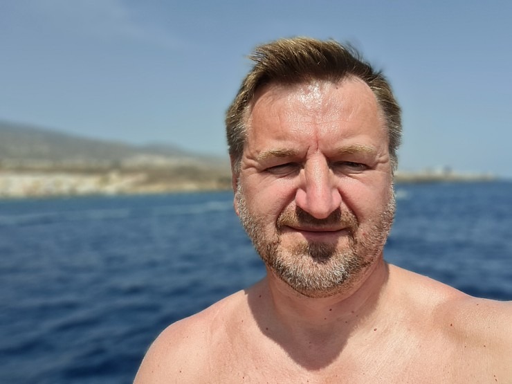 Travelnews.lv ar katamarānu dodas Atlantijas okeānā gar Tenerifes salas piekrasti 309684