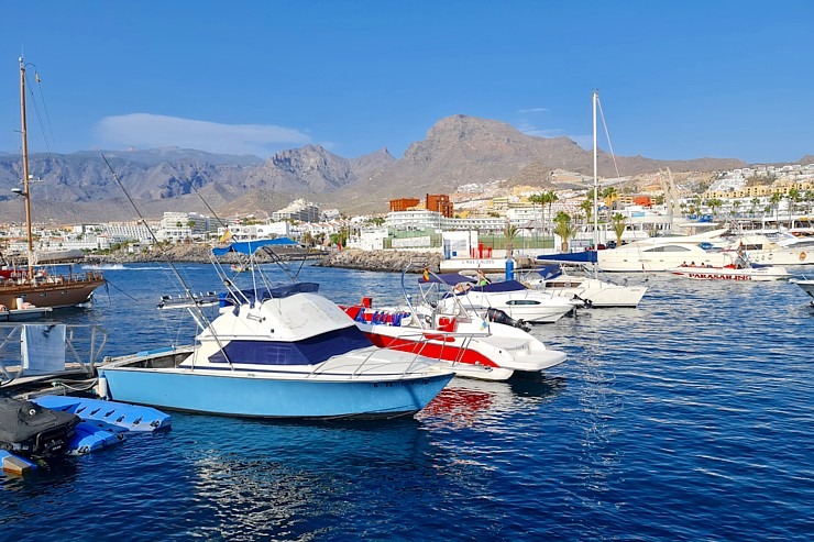 Travelnews.lv ar katamarānu dodas Atlantijas okeānā gar Tenerifes salas piekrasti 309650