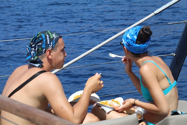 Travelnews.lv ar katamarānu Atlantijas okeānā vēro delfīnus un citas radības 309947