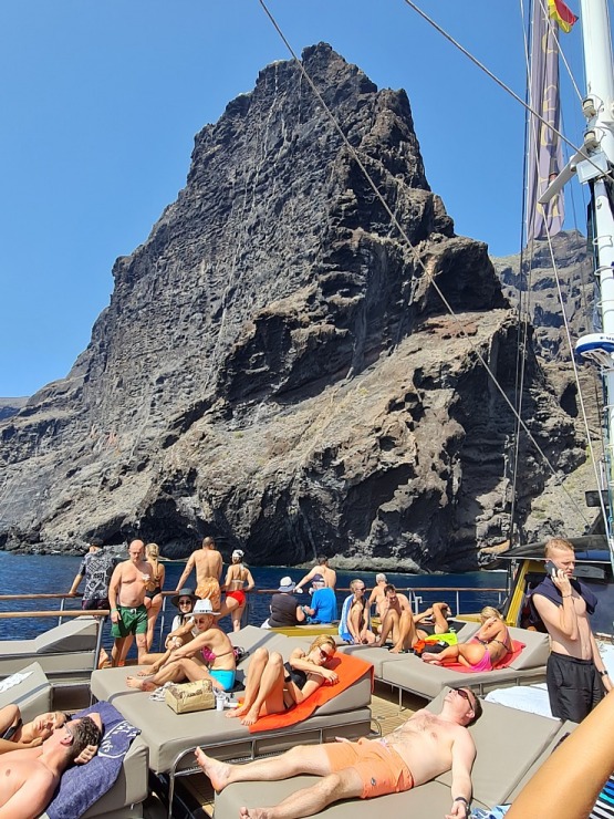 Travelnews.lv ar katamarānu Atlantijas okeānā vēro delfīnus un citas radības 309949