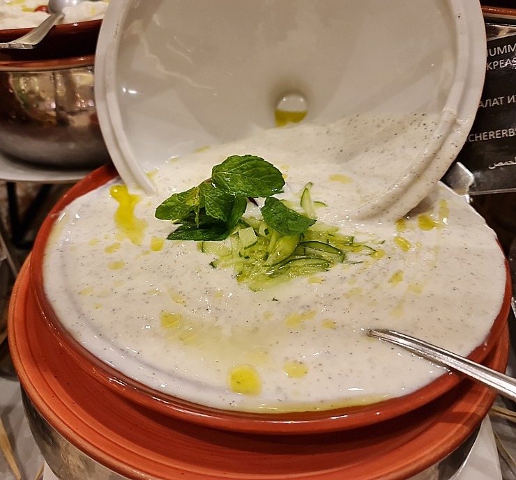 Viesnīcas «Rixos Sharm El Sheikh Adult Friendly» ēdienkartē ir gandrīz 500 ēdieni - maize, siltie... Viesnīcas «Rixos Sharm El Sheikh Adult Friendly» ēdienkartē ir gandrīz 500 ēdieni - maize, siltie... 310253
