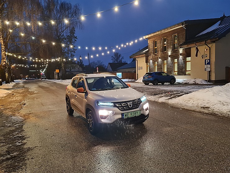 Travelnews.lv ceļo ar lētāko elektrisko vāģi «Dacia Spring» 313652