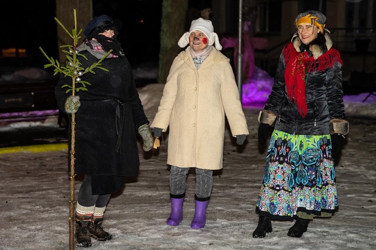 Lielvārdes kultūras centrs un folkloras kopa «Josta» krāšņi atzīmē Meteņdienu. Foto: Raimonds Volonts Lielvārdes kultūras centrs un folkloras kopa «Josta» krāšņi atzīmē Meteņdienu. Foto: Raimonds Volonts 313992