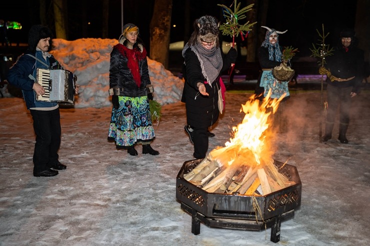 Lielvārdes kultūras centrs un folkloras kopa «Josta» krāšņi atzīmē Meteņdienu. Foto: Raimonds Volonts Lielvārdes kultūras centrs un folkloras kopa «Josta» krāšņi atzīmē Meteņdienu. Foto: Raimonds Volonts 313996