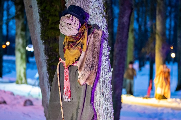 Lielvārdes kultūras centrs un folkloras kopa «Josta» krāšņi atzīmē Meteņdienu. Foto: Raimonds Volonts Lielvārdes kultūras centrs un folkloras kopa «Josta» krāšņi atzīmē Meteņdienu. Foto: Raimonds Volonts 313979